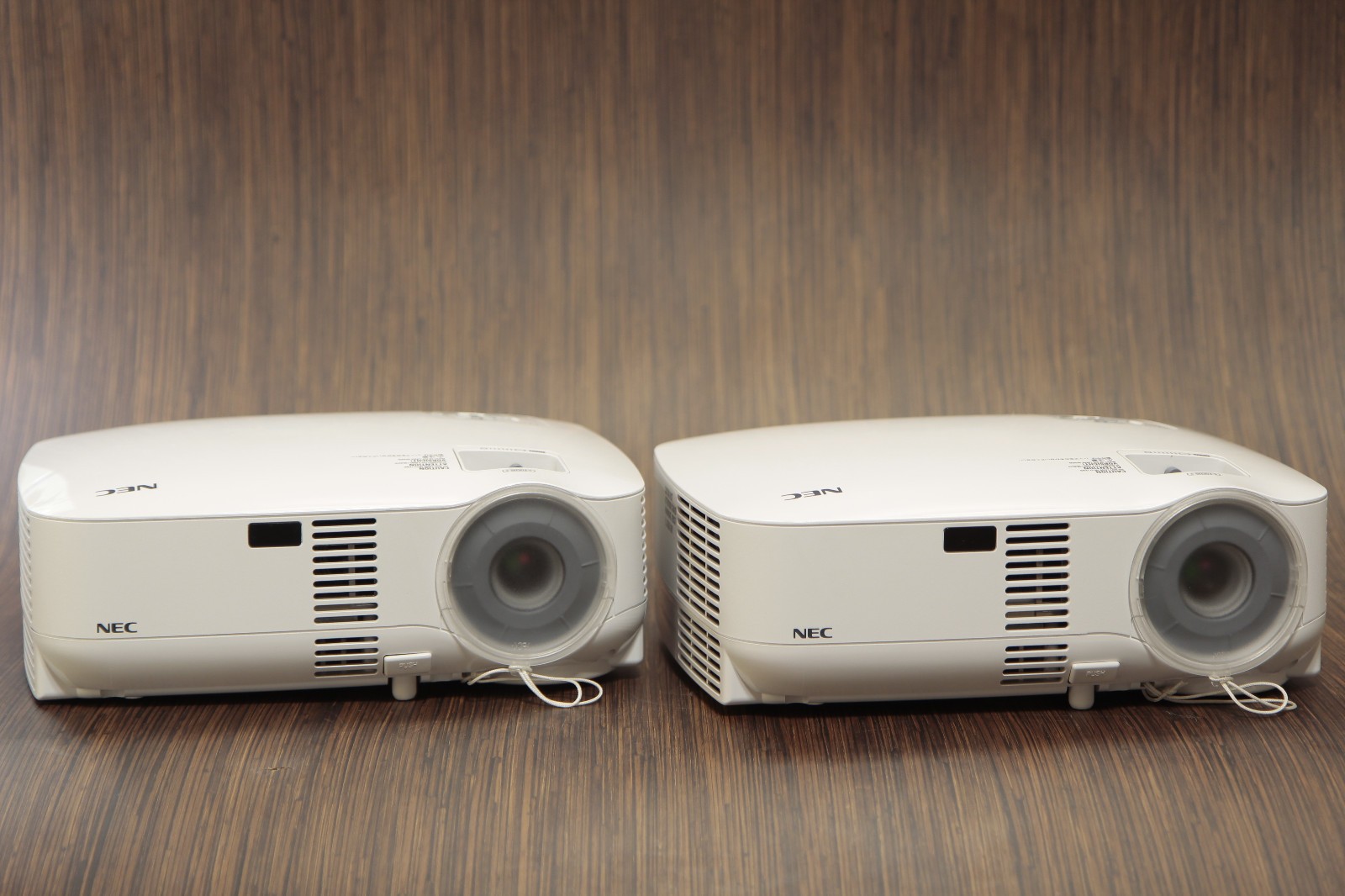 Lot of 2 NEC LCD Projectors - VT491 VT580 - Work perfect, new filters, low use