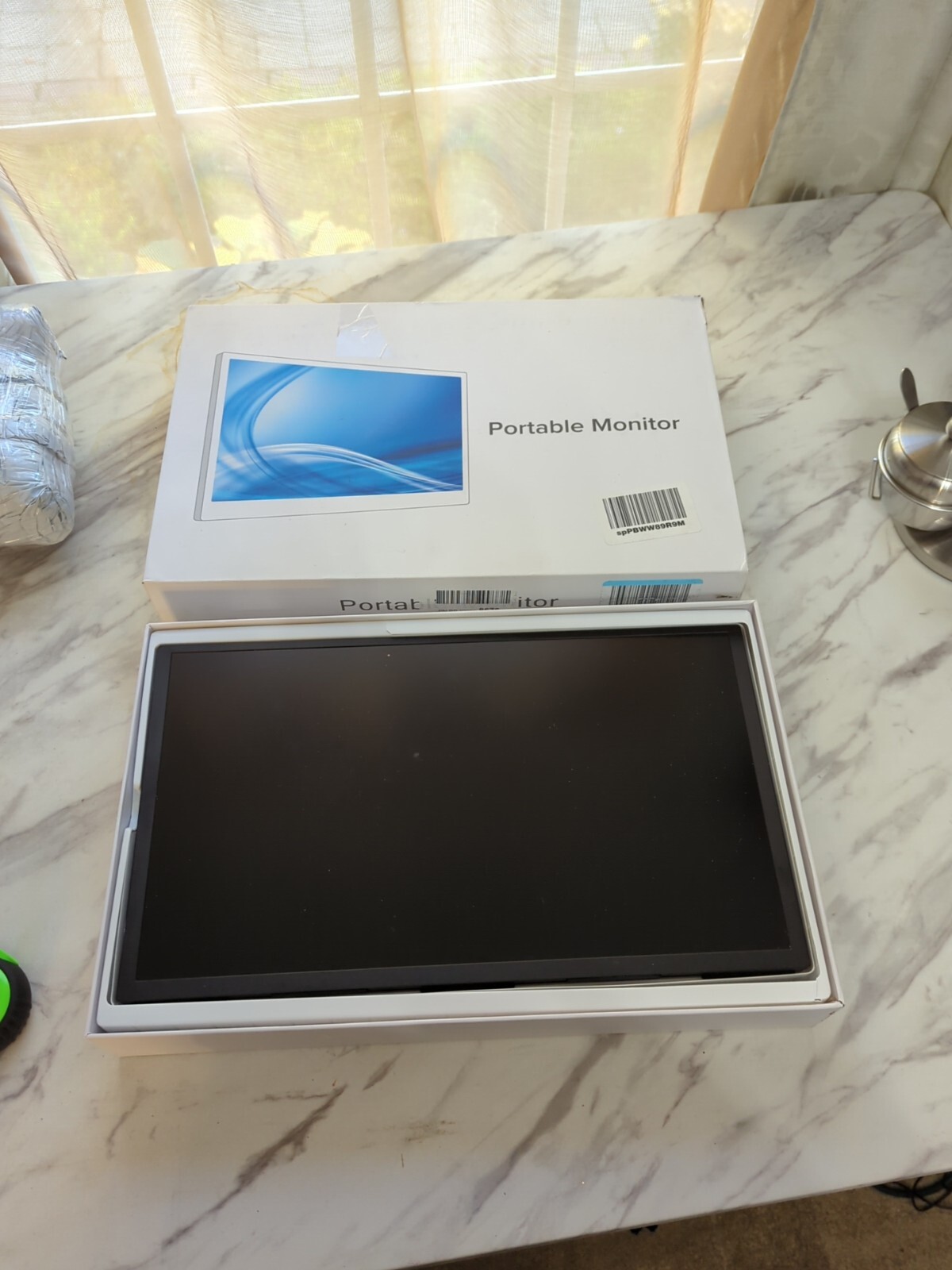 18.4" 4K 10Bit with VESA & Stand 180° Adjustable UHD 100% sRGB for Laptop A Used
