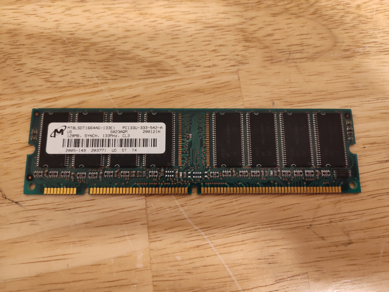 Micron 128MB SDRAM DIMM, MT8LSDT1664AG-133E1, Vintage / Retro