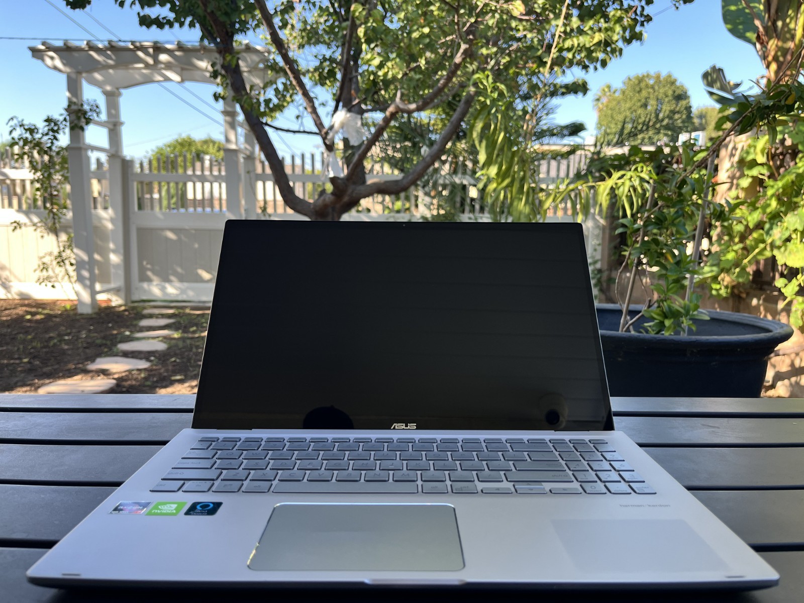 ASUS ZenBook Flip 15 Q507IQ Ryzen 7 4700U/MX 350/8GB DDR4/256GB SSD/1080p