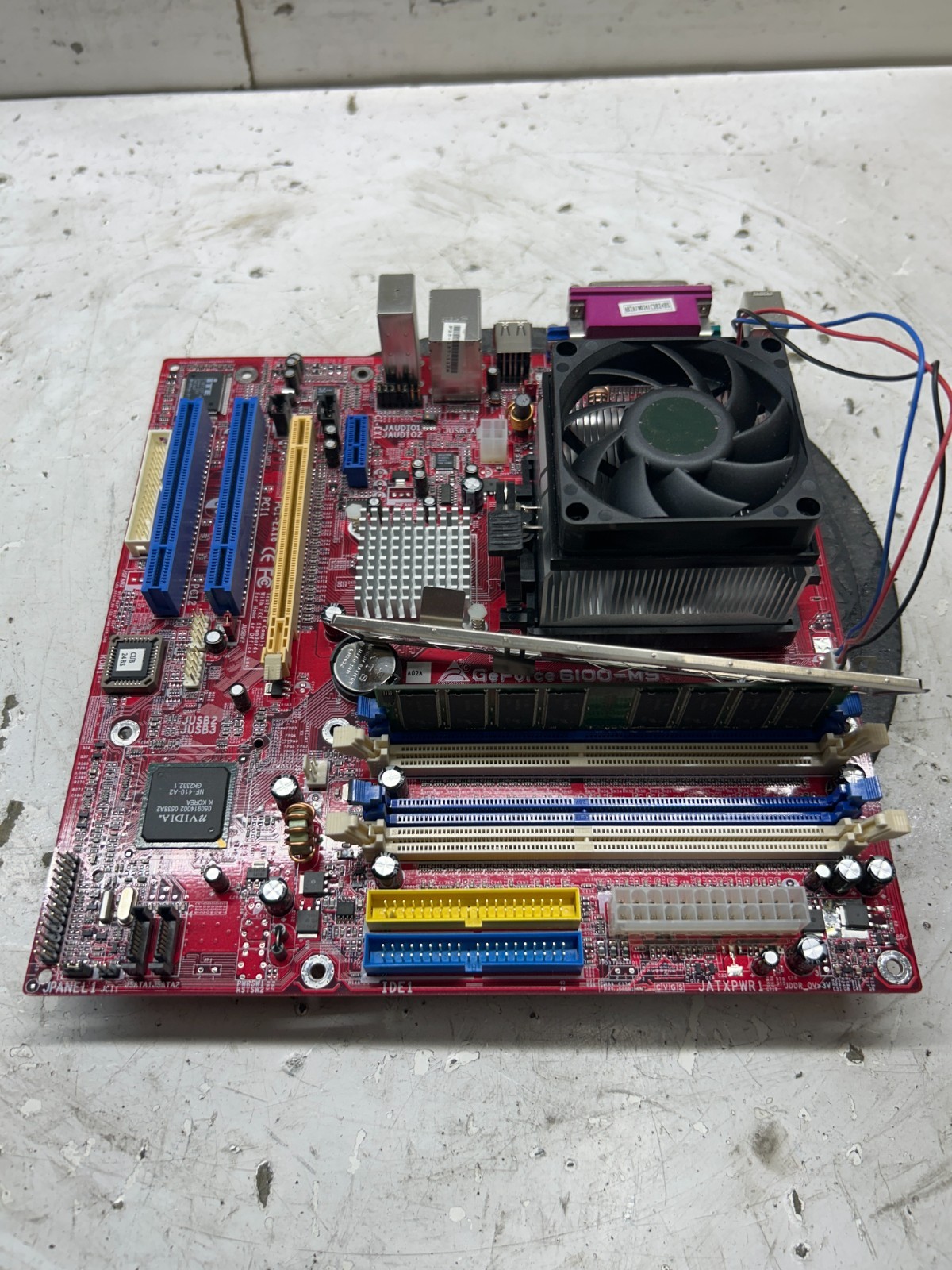 Biostar GeForce 6100-M9 AMD Athlon 64 1GB Ram