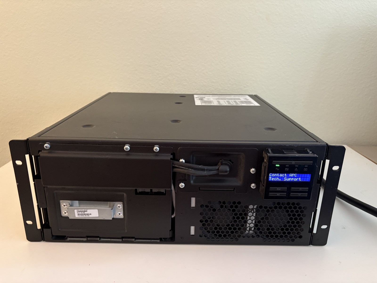 APC Smart-UPS X 3000 SMX3000LVNC 2700 W with Schneider AP9631 Management Card