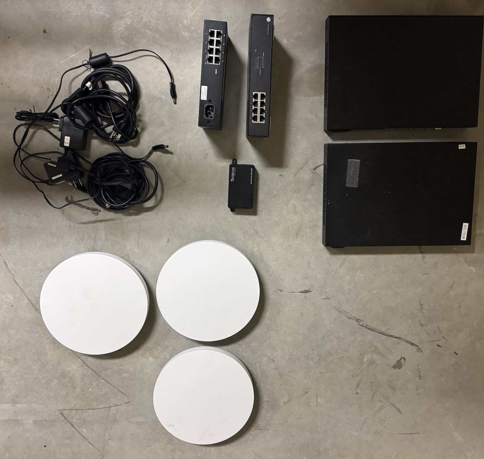 Araknis Networks Equipment Lot – 3 APs 2 Routers 2 Switches PoE Injector Cables