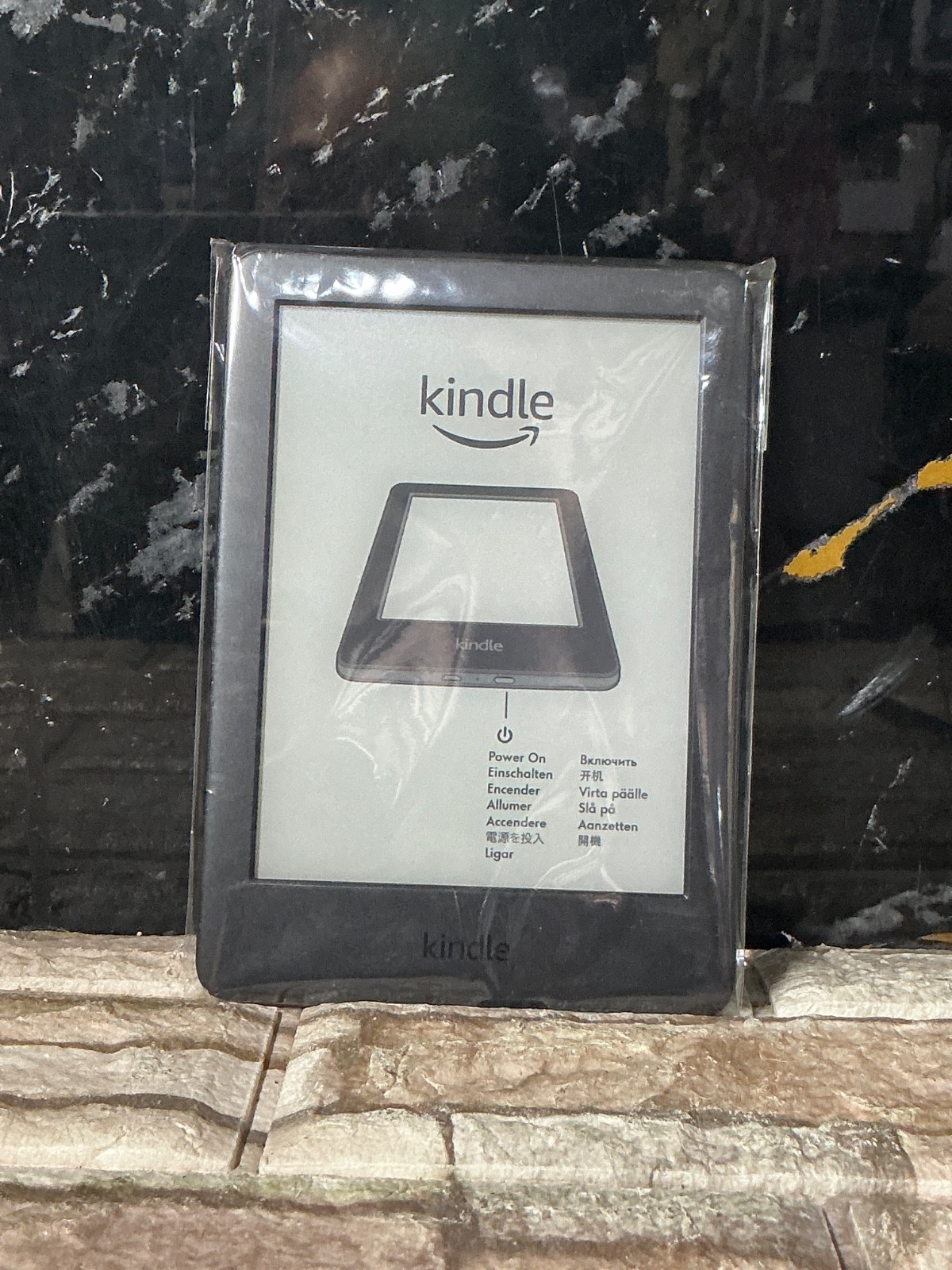 AMAZON KINDLE Gen 10 8gb 6 INCHES BLACK COLOR MODEL NUMBER (J9G29R)