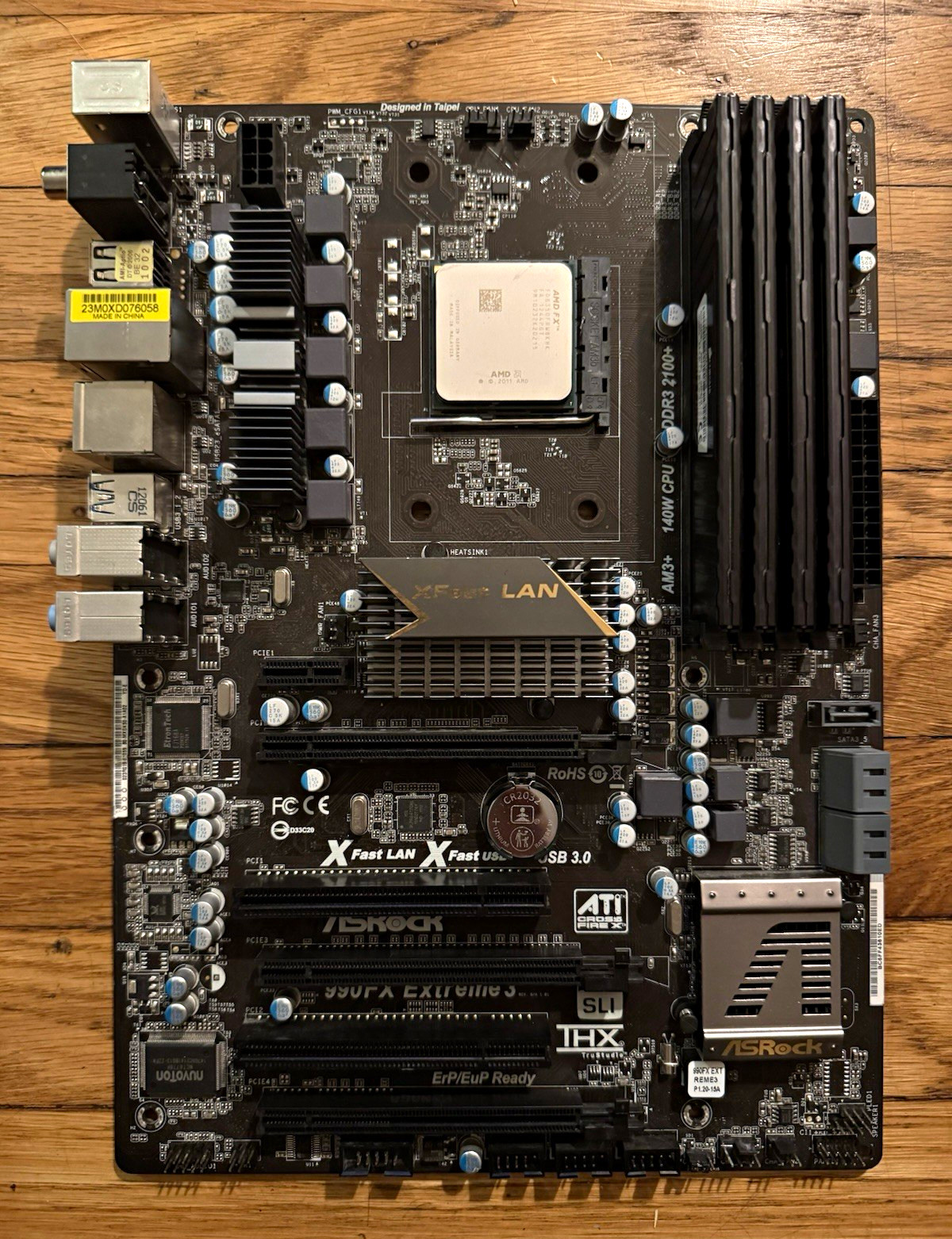 ASRock 990FX Extreme3 ATX Socket AM3+ + AMD FX 8-Core 4.0GHz FX 8350 + 16gb RAM