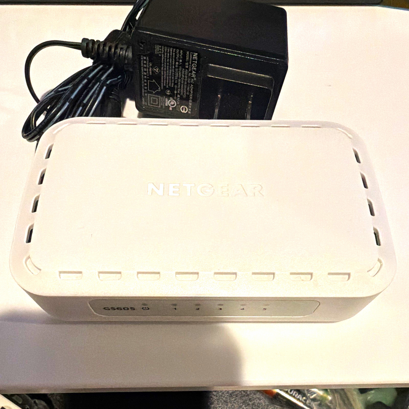 NETGEAR GS605v5 5-Port Gigabit Ethernet Switch, Wall Mountable, White, Adapter
