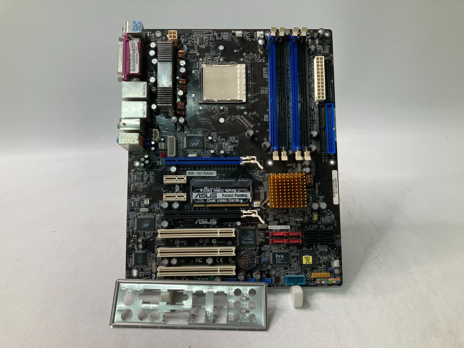 Vintage ASUS A8N-SLI Deluxe w/ Socket 939 4x DDR Ram *Parts*