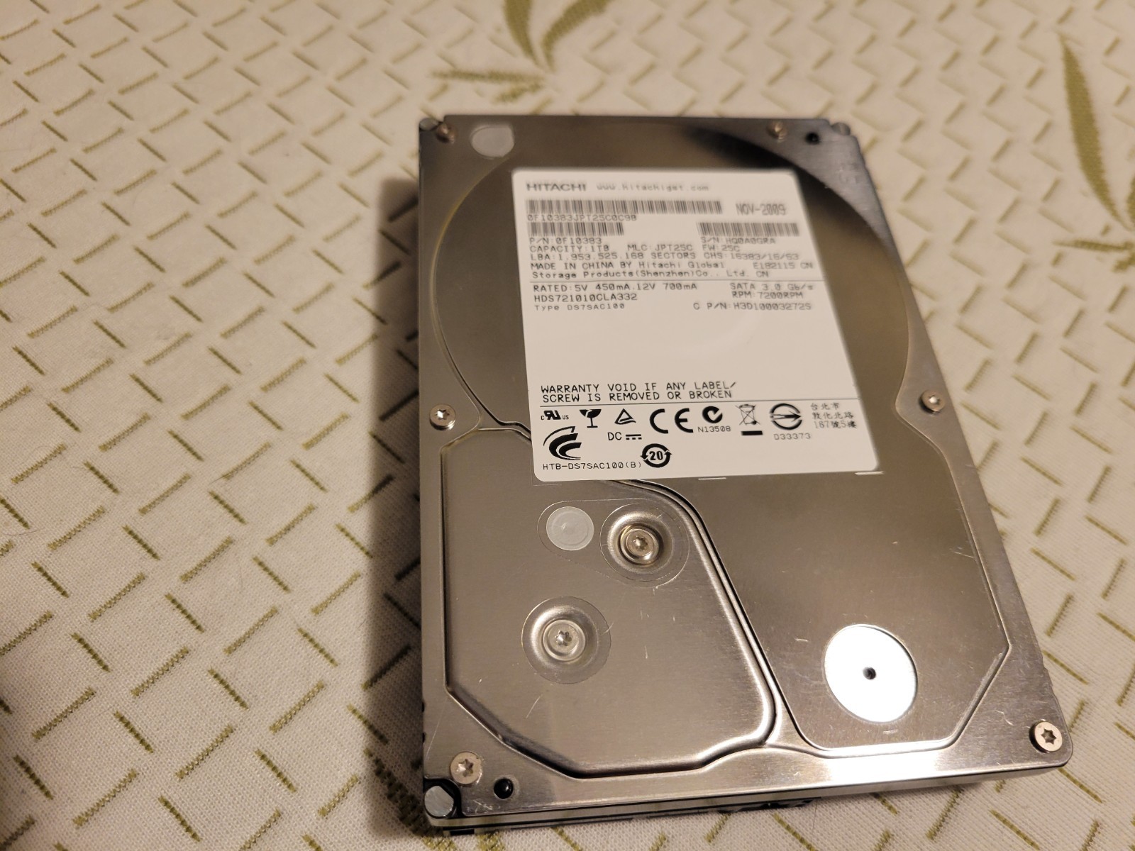HITACHI SATA 3.5 HDD 1TB mint condition