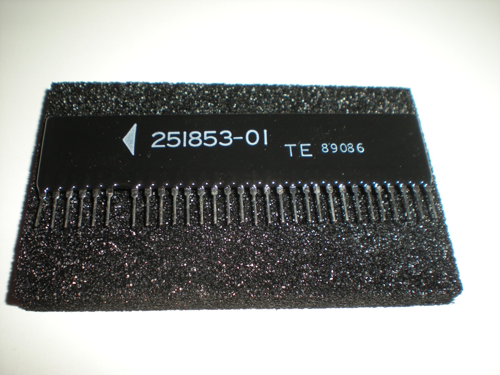 251853-01 hybrid chip for Commodore 1571 disk drive.  Nice.  Extremely rare NOS.
