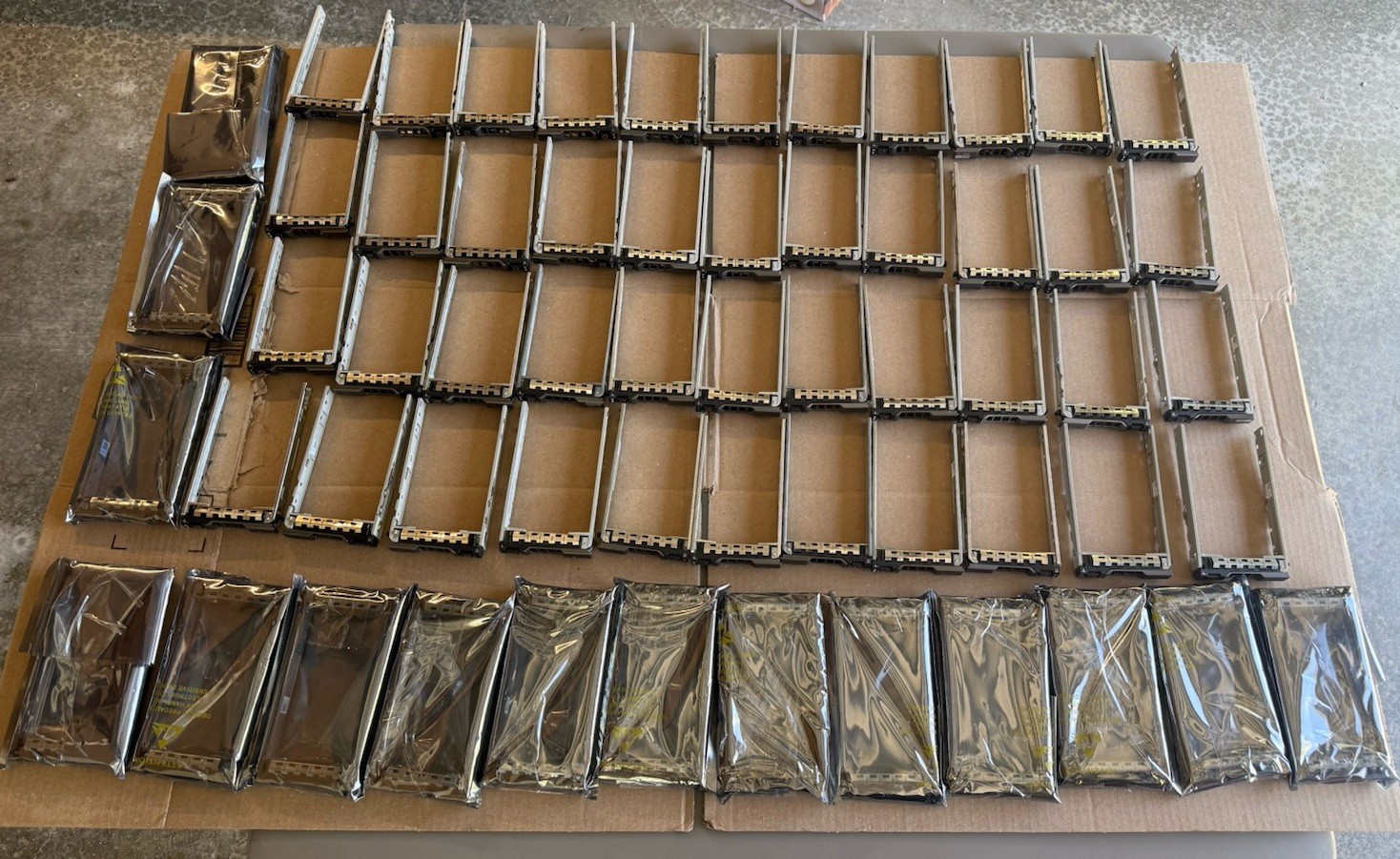 Lot of 59x Dell 3.5" SAS/SATA Hard Drive Caddy Sleds PowerEdge-Open Box (08FKXC)