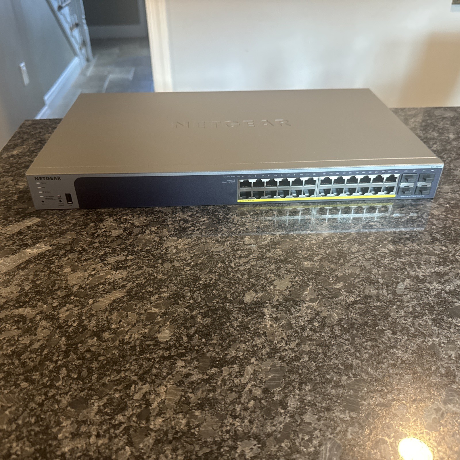 Netgear GS728TP-300NAS V3 24 PORT GIGABIT POE MNGD W. 4 SFP PORTS