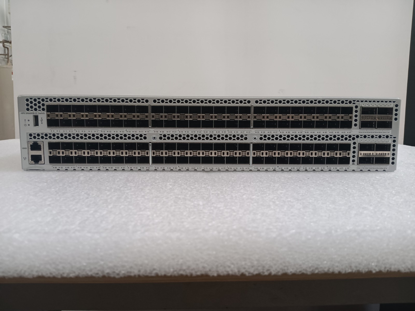 HP SN6650B 32GB 128 port FC switch w/(48) active ports, same as Brocade BR-G630
