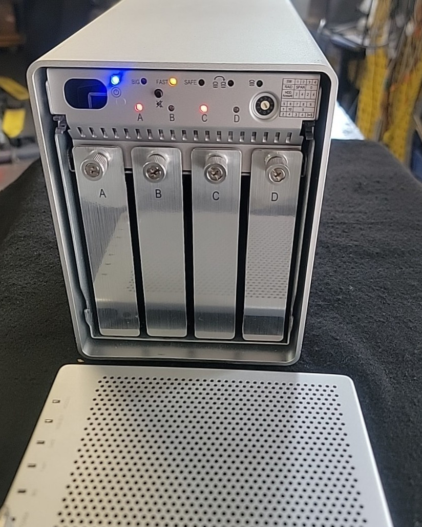 OWC Mercury Elite-AL Pro Qx2 4-Bay RAID Enclosure + eSATA 1394 -USB 2.0 (8TB)