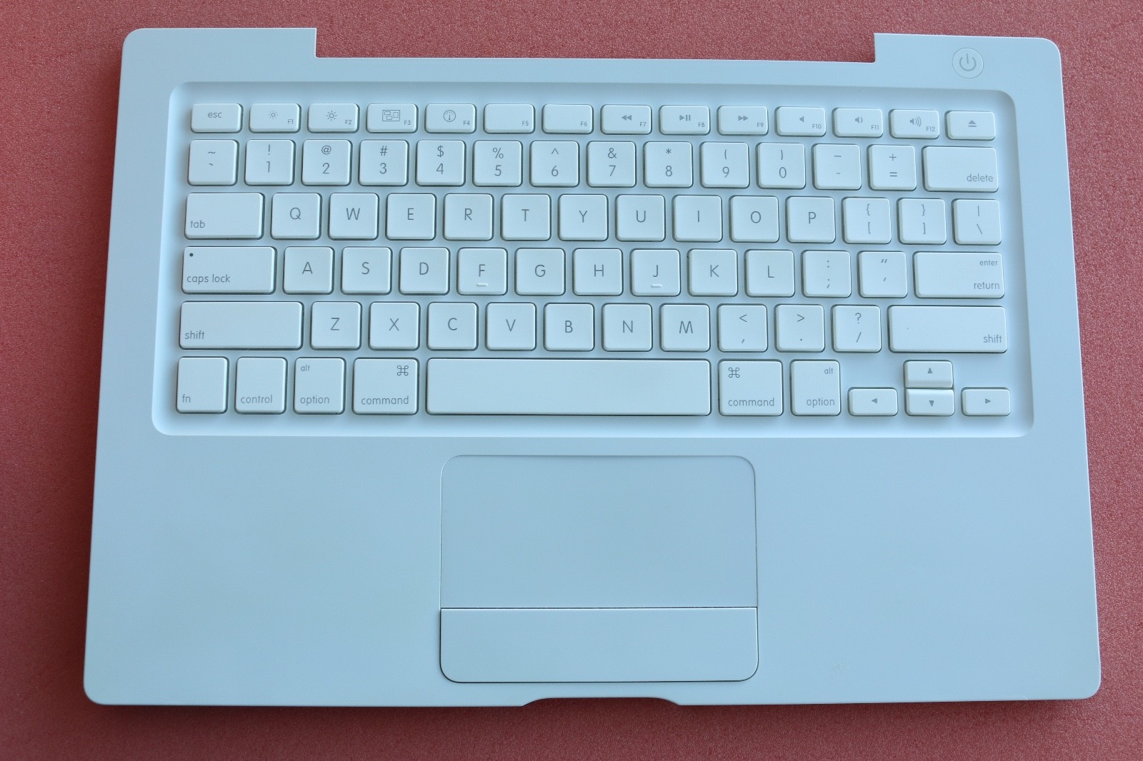 Apple MacBook 13.3" A1181 Palmrest US Keyboard White 613-7116/ 815-9749 (C2DKB)
