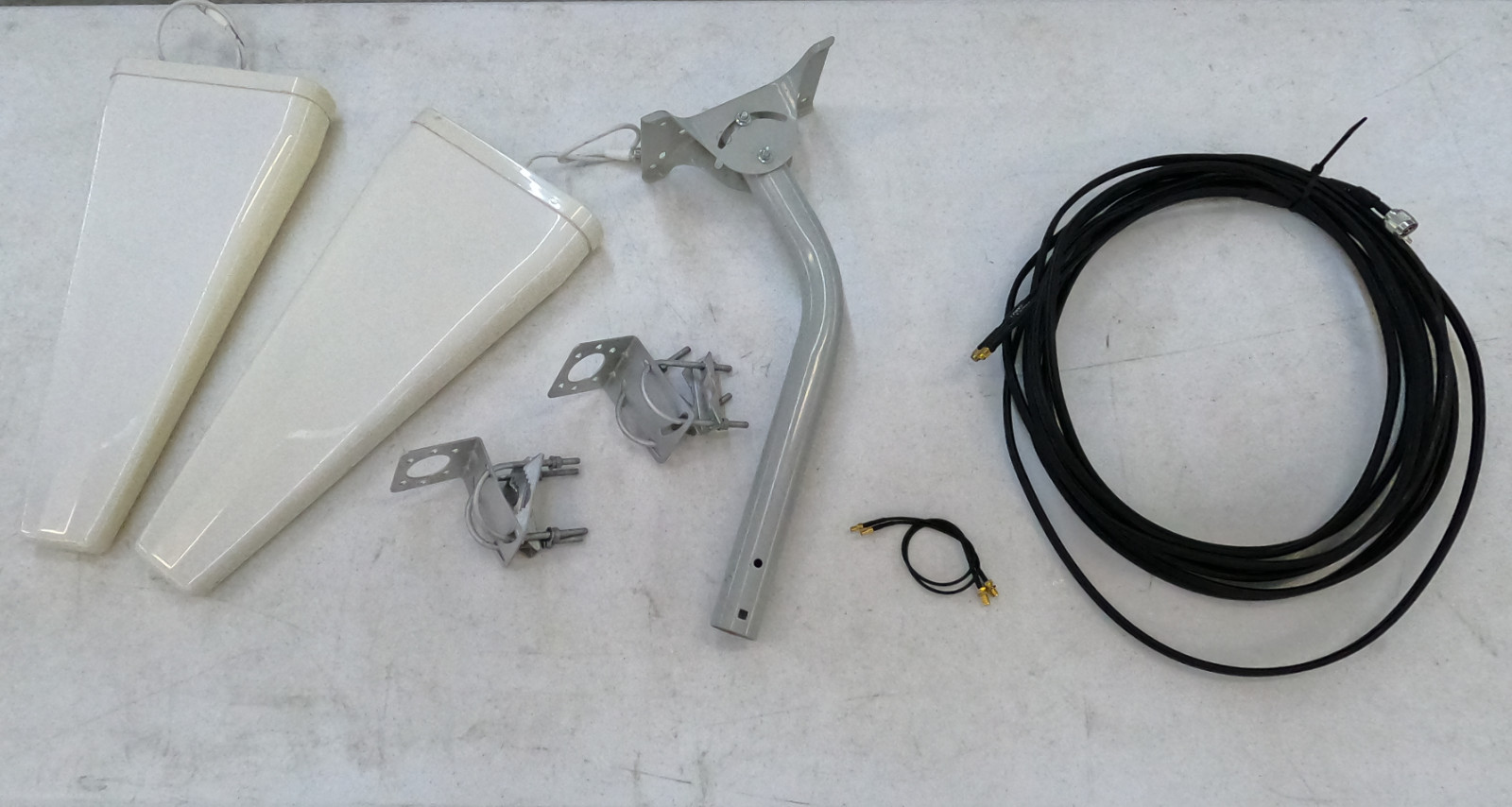 MIMO 2x2 Log Periodic External Antenna Kit for 4G LTE/5G Hotspots & Ro