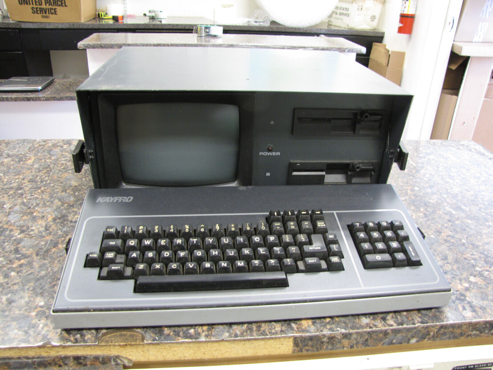 Vintage Kaypro 4 Portable Computer With Keyboard Powers Only (Parts/Repair)