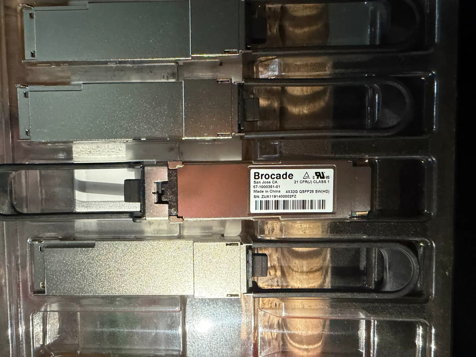 1pcs Brocade 57-1000351-01 XBR-000275 QSFP28 128G / 4x32G SW Optical Transceiver