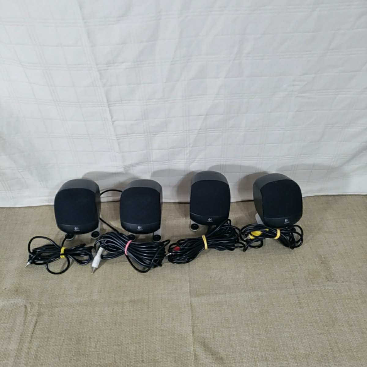 4 Logitech Z-640 Computer System Speakers White & Red & Yellow & Black Plugs