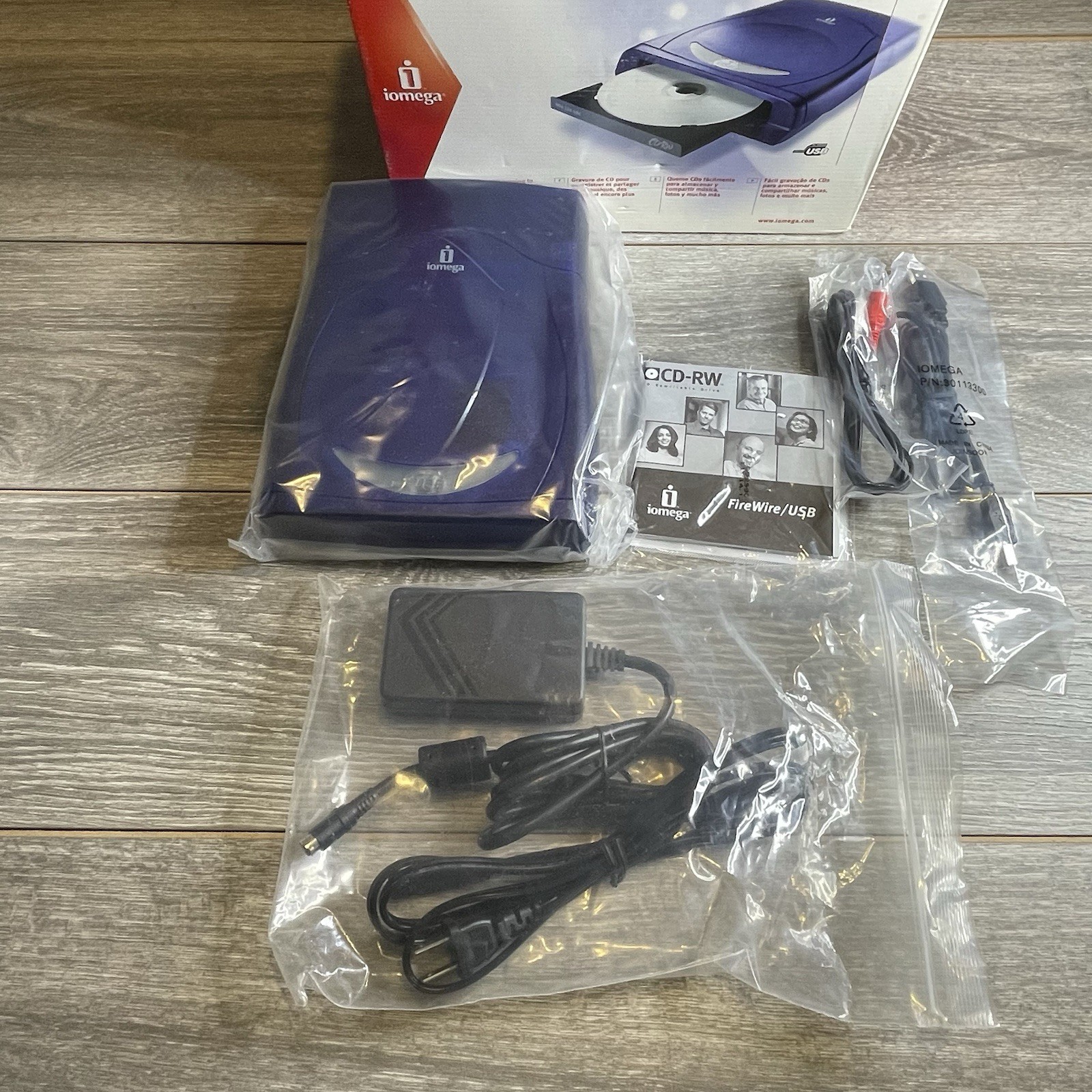 IOMEGA CD-RW 40X12X48X USB 2.0 EXTERNAL DRIVE WITH BOX