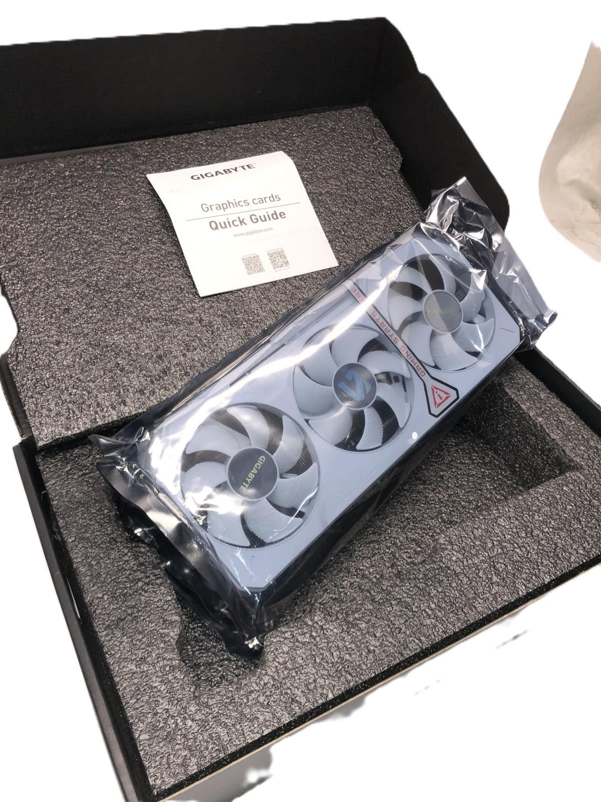 Gigabyte Radeon RX 9070 XT GAMING OC ICE 16G / GV-R907XGAMINGOCICE-16GD