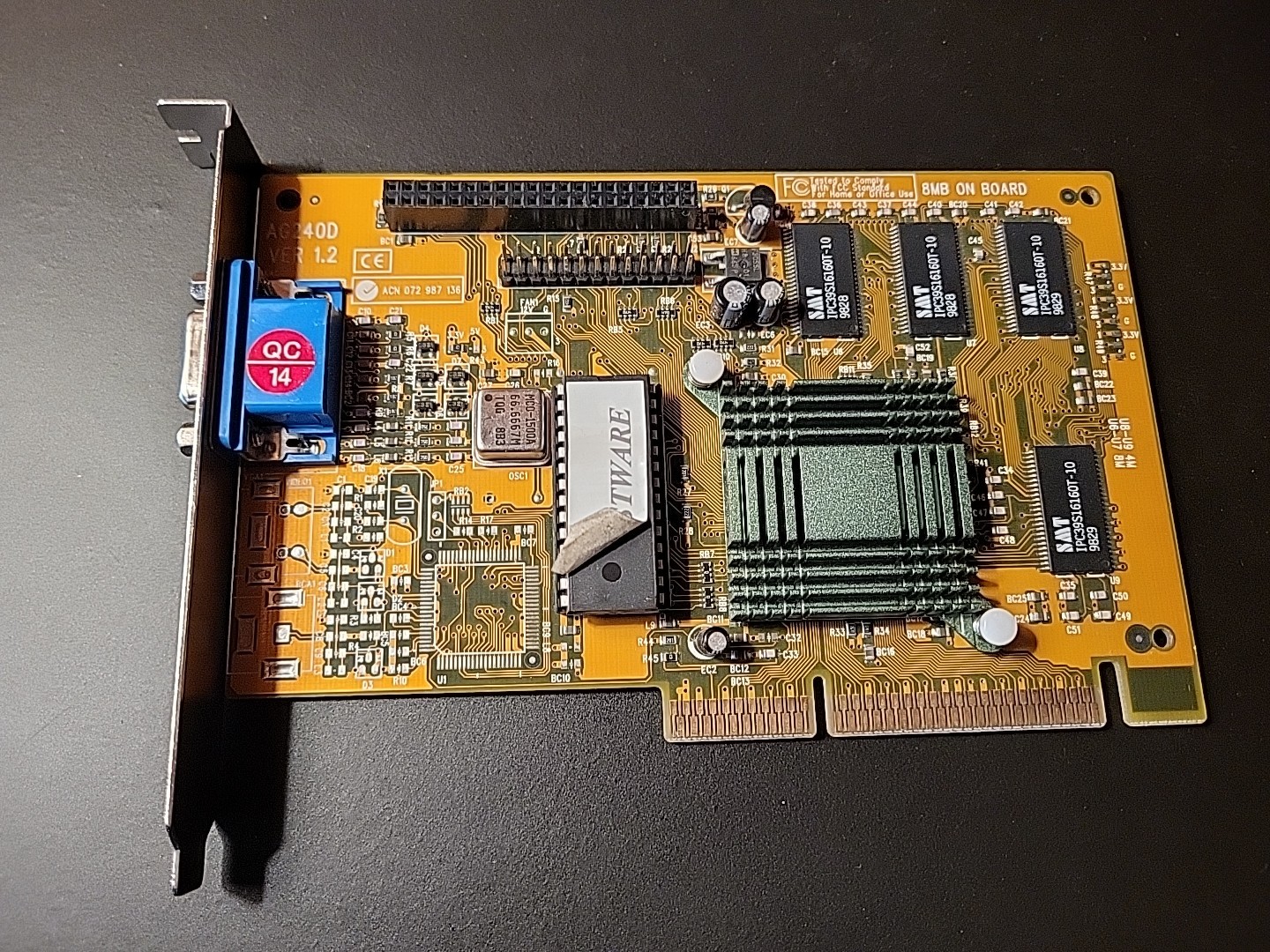 VID134 - Vintage Intel i740 Fastware AG240D AGP 2x 8MB Video Card. Works