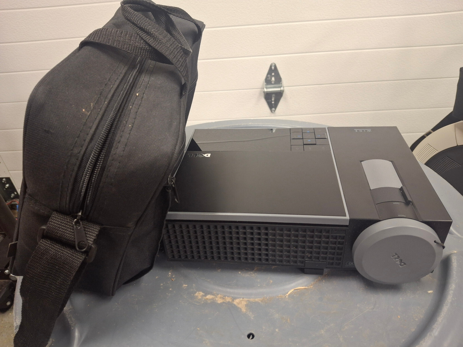 Dell 1609WX DLP Front Projector w/ Power Cord & Carry Bag
