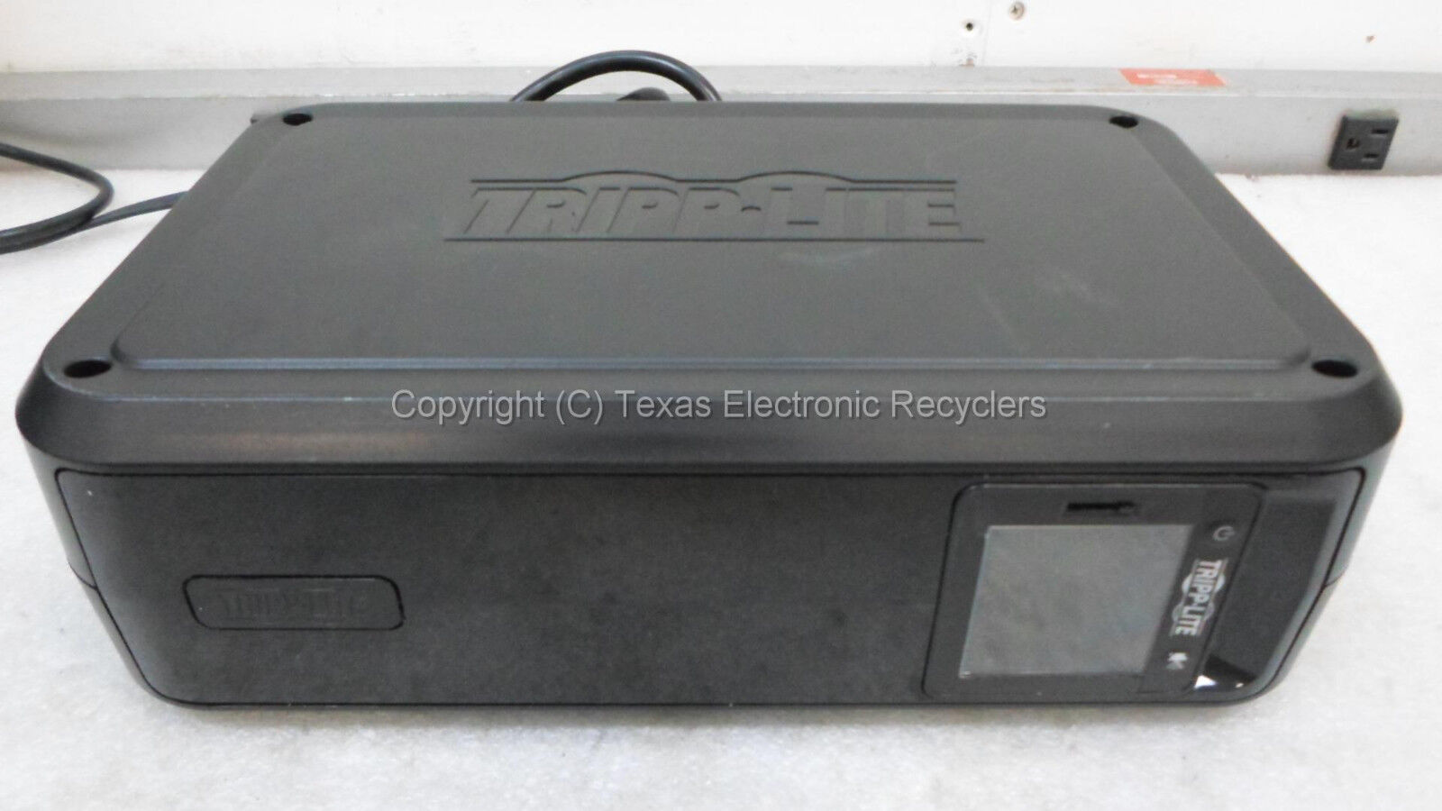 TrippLite OMNI900LCD 475W UPS Battery Backup - NO BATTERY
