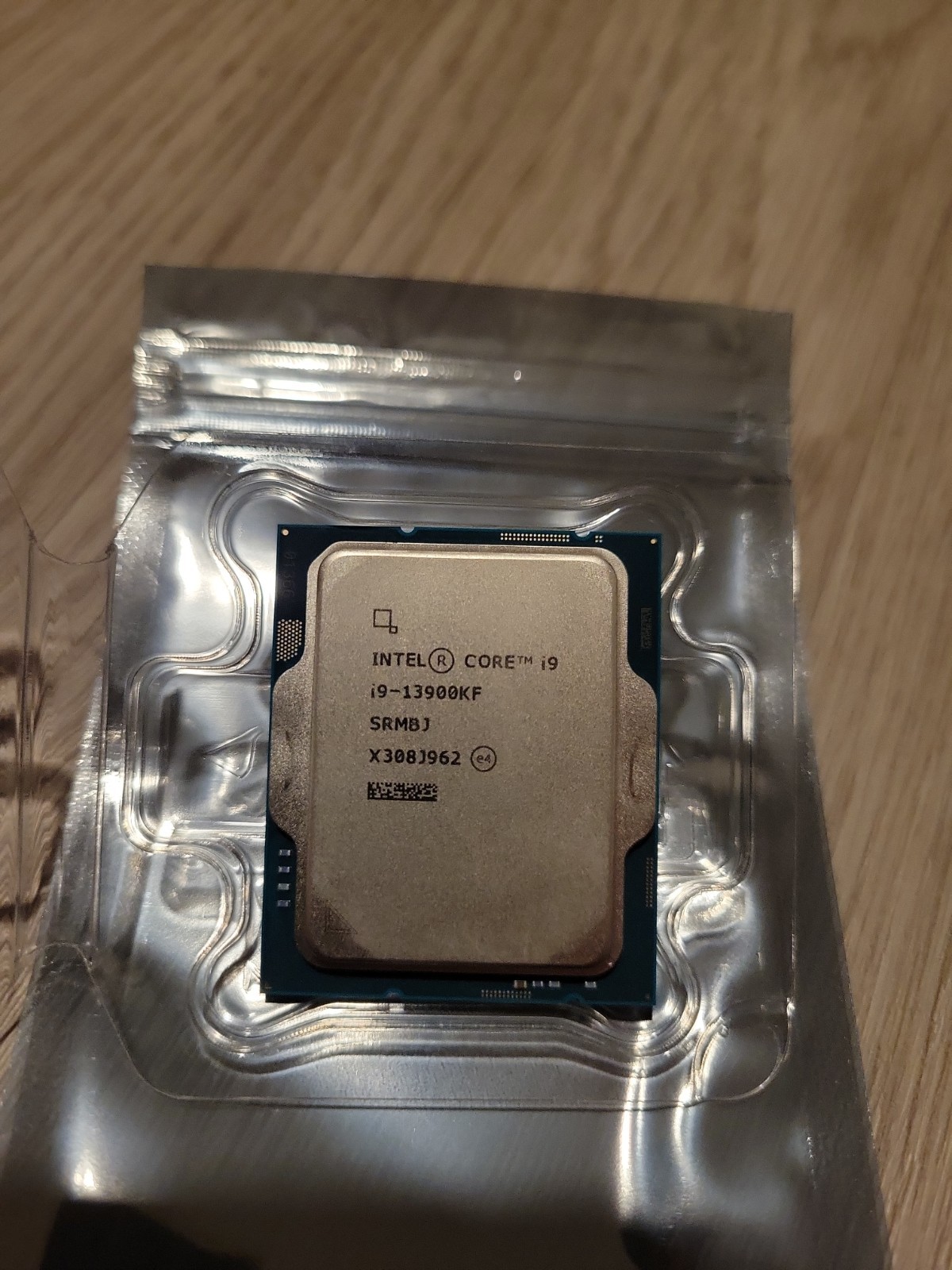 Intel Core i9-13900KF Desktop Processor 24 cores (8 P-cores + 16 E-cores)36M CPU
