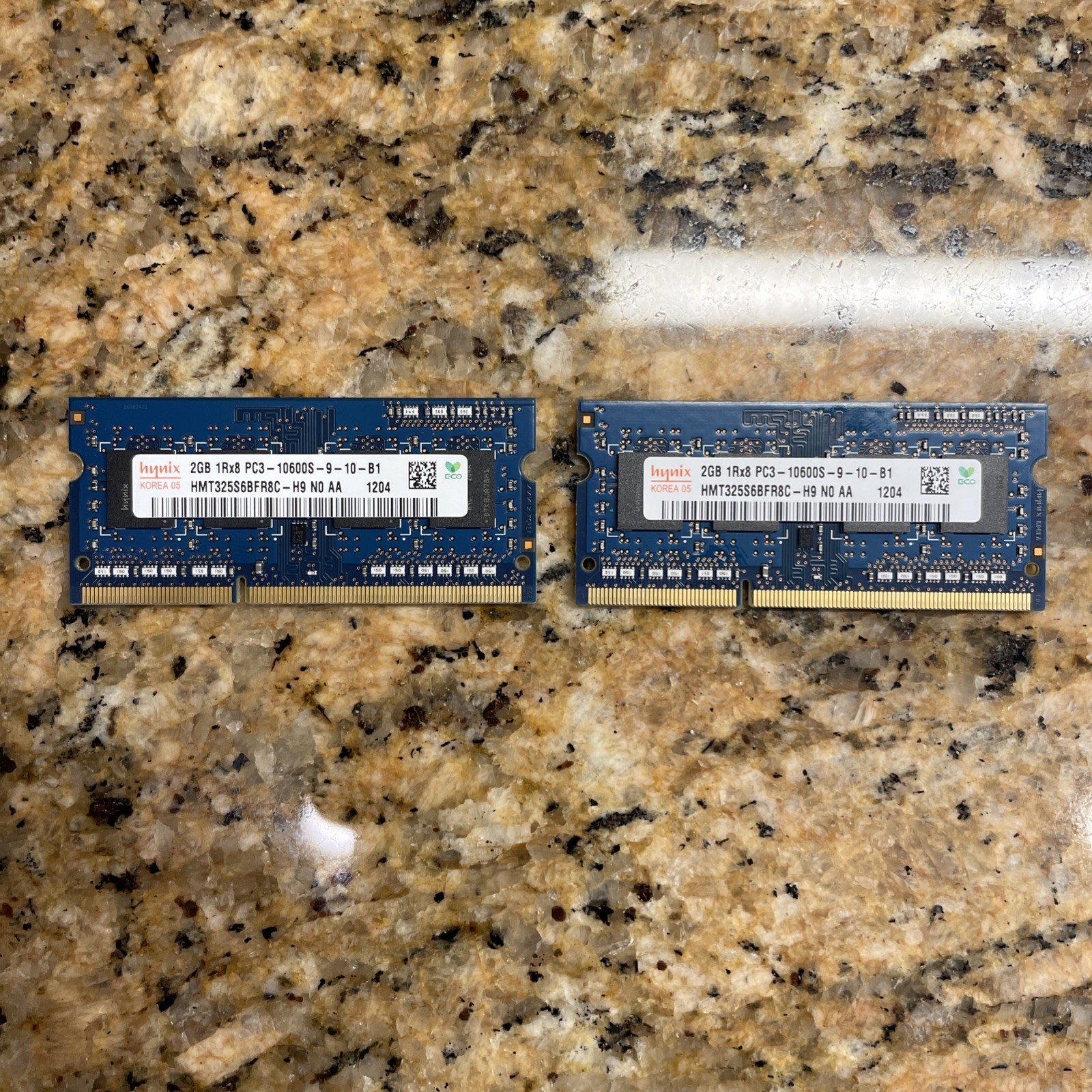 Lot Of 2 Hynix 2GB Laptop RAM 1RX8 PC3-10600S-09-10-B1 HMT325S6BFR8C-H9 NO AA