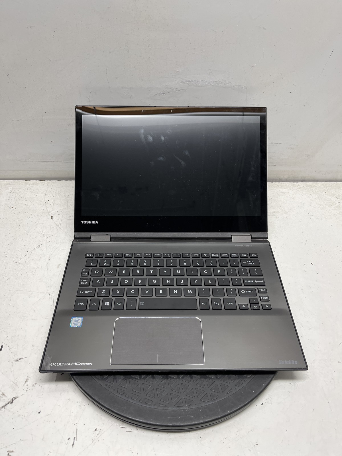 Toshiba Satellite Radius 12 P25W-C2300-4k Intel Core i7-6500U 2.5GHz 8GB NO HDD