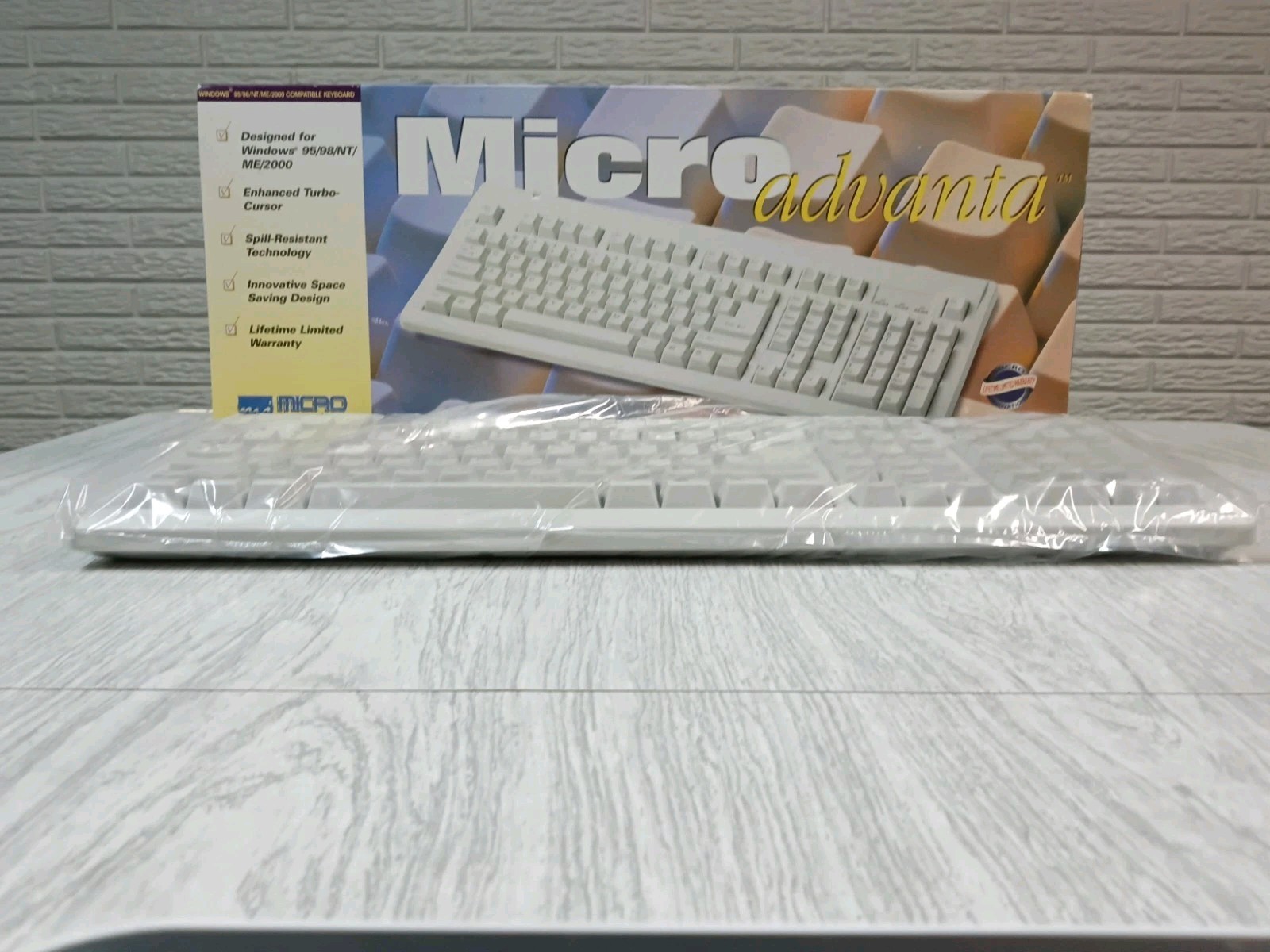 Micro Innovations Micro advanta, KB400i, W 95 / 98 Wired Keyboard - New In Box
