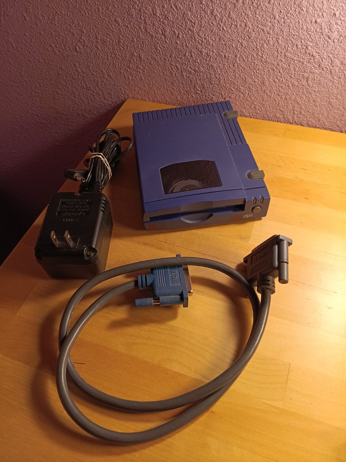 IOMEGA Z100P2 100Mb Parallel Port External Drive, With AC Adapter & Zip cable