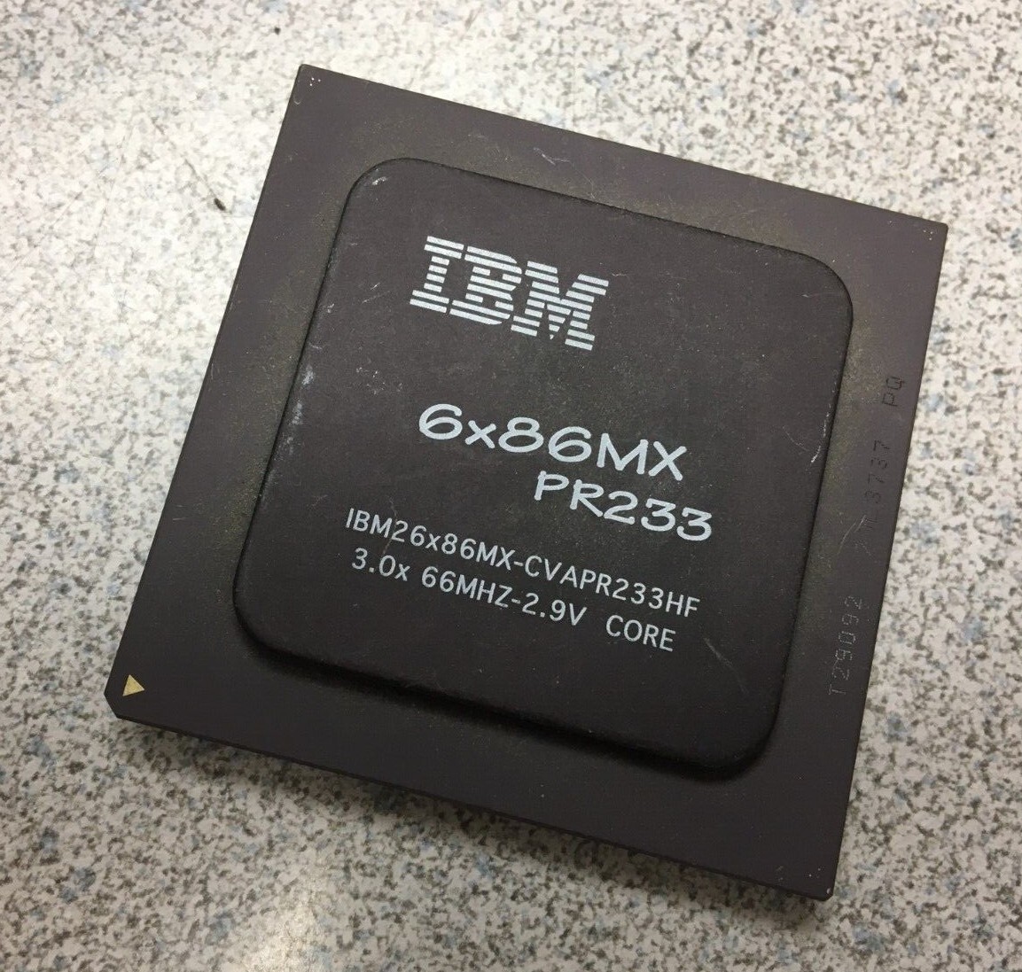 IBM 6x86MX PR233 IBM26x86MX-CVAPR233HF 3.0x 66MHZ-2.9V CORE gold, ship today
