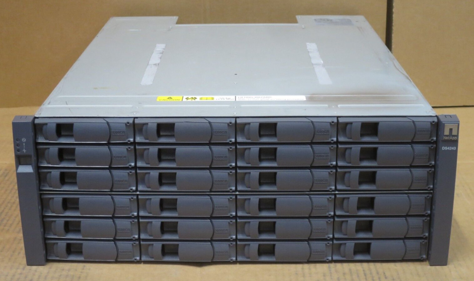 NetApp DS4243 NAJ-0801 Array 14.4TB 24x 600GB 15k  SAS 108-00227 4x PSU
