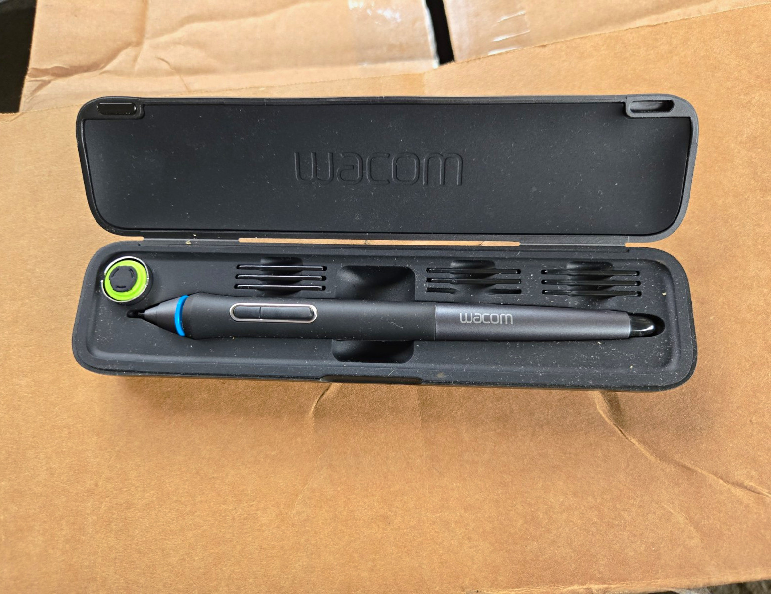 Wacom Graphics Tablet Digital Stylus Pen with Wacom Hard Case/Carry Case