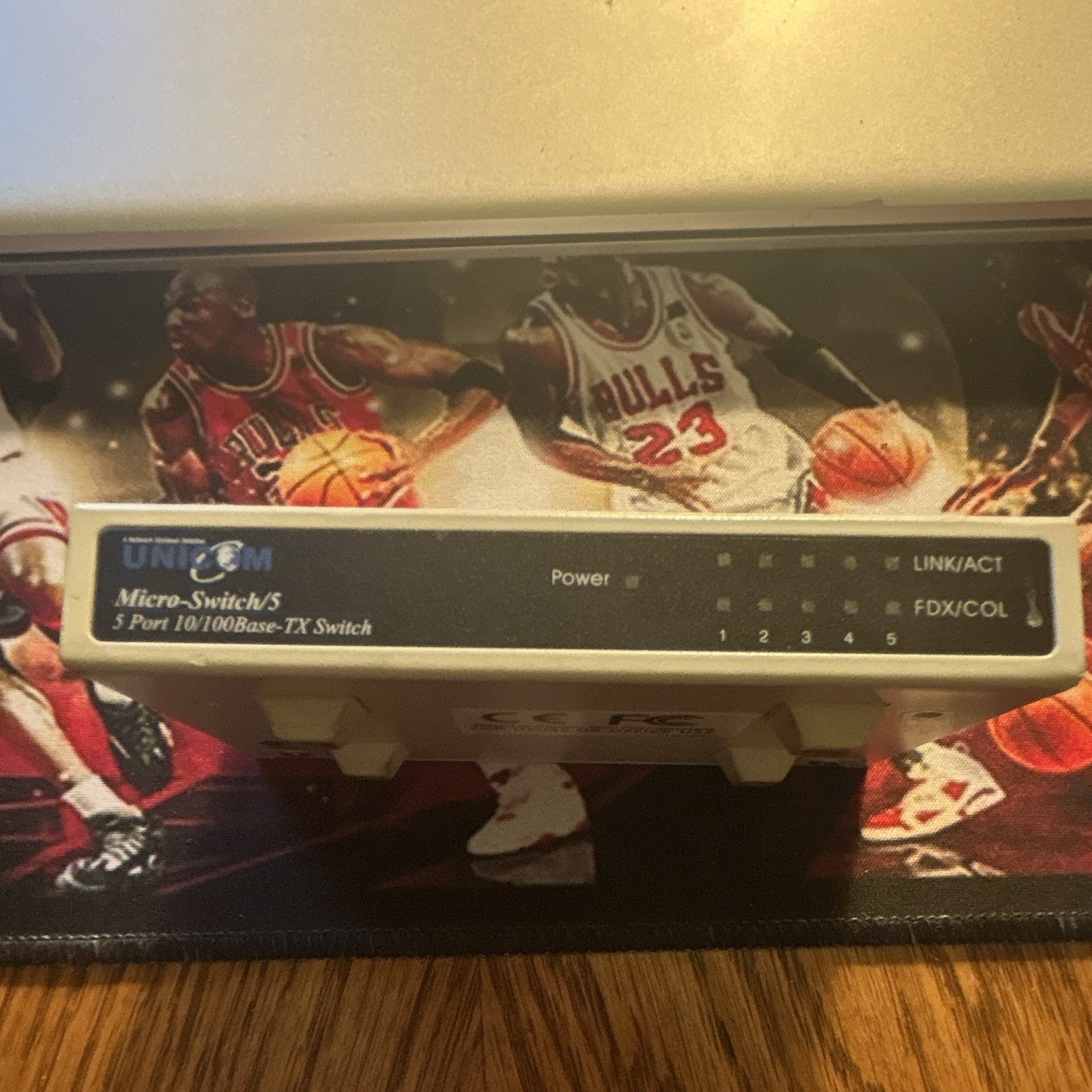 UNICOM Micro-Switch/5 5-Port 10/100 Fast Ethernet Unmanaged Desktop RJ-45