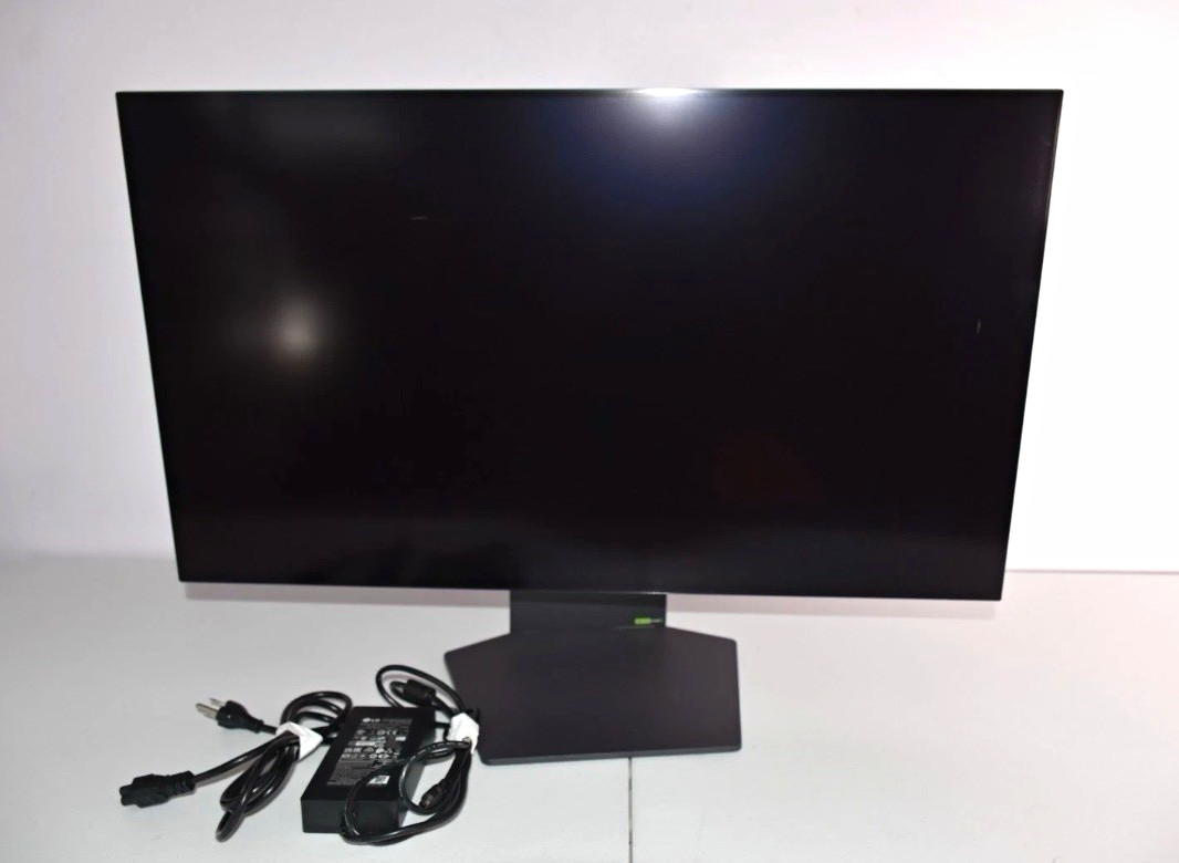 LG UltraGear 32GS95UE 32in OLED 4K 240Hz 0.03ms USB-C G-SYNC