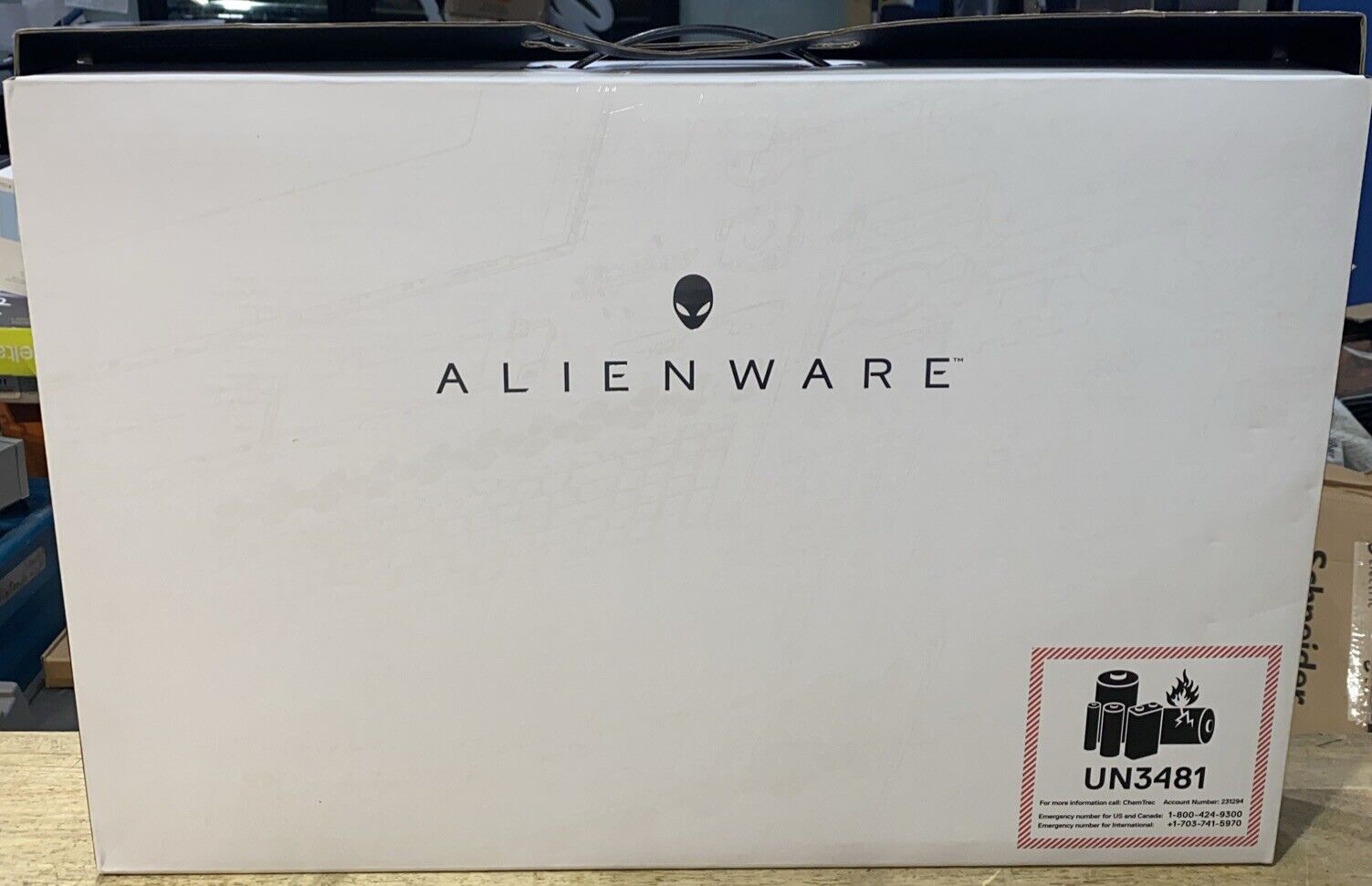Alienware - m18 FHD+ 480Hz Gaming Laptop - AMD Ryzen 9 - 32GB Memory - NVIDIA...