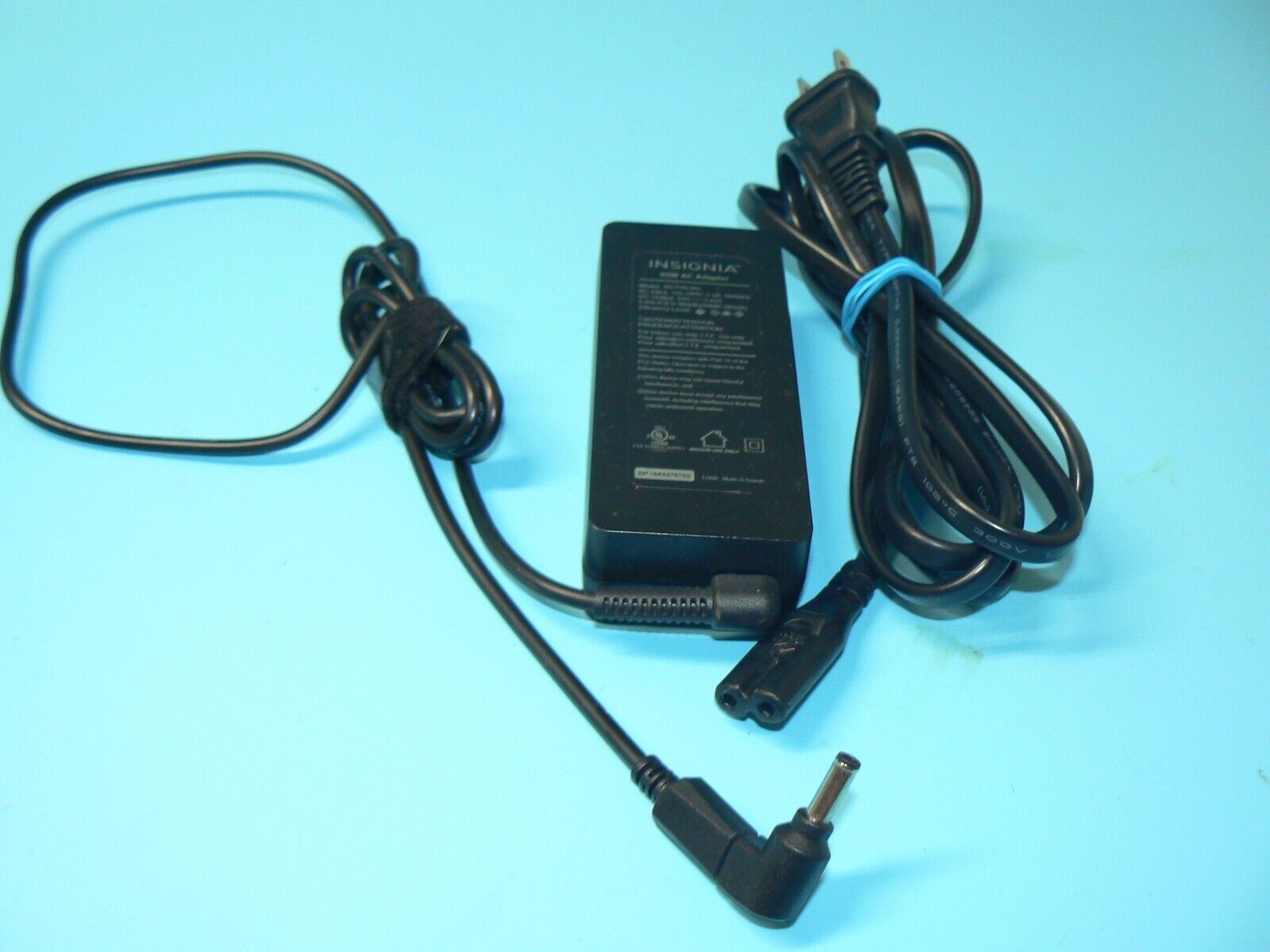 Insignia- Universal 65W Laptop Charger W/ Lenovo N29 Tip NS-PWL965 