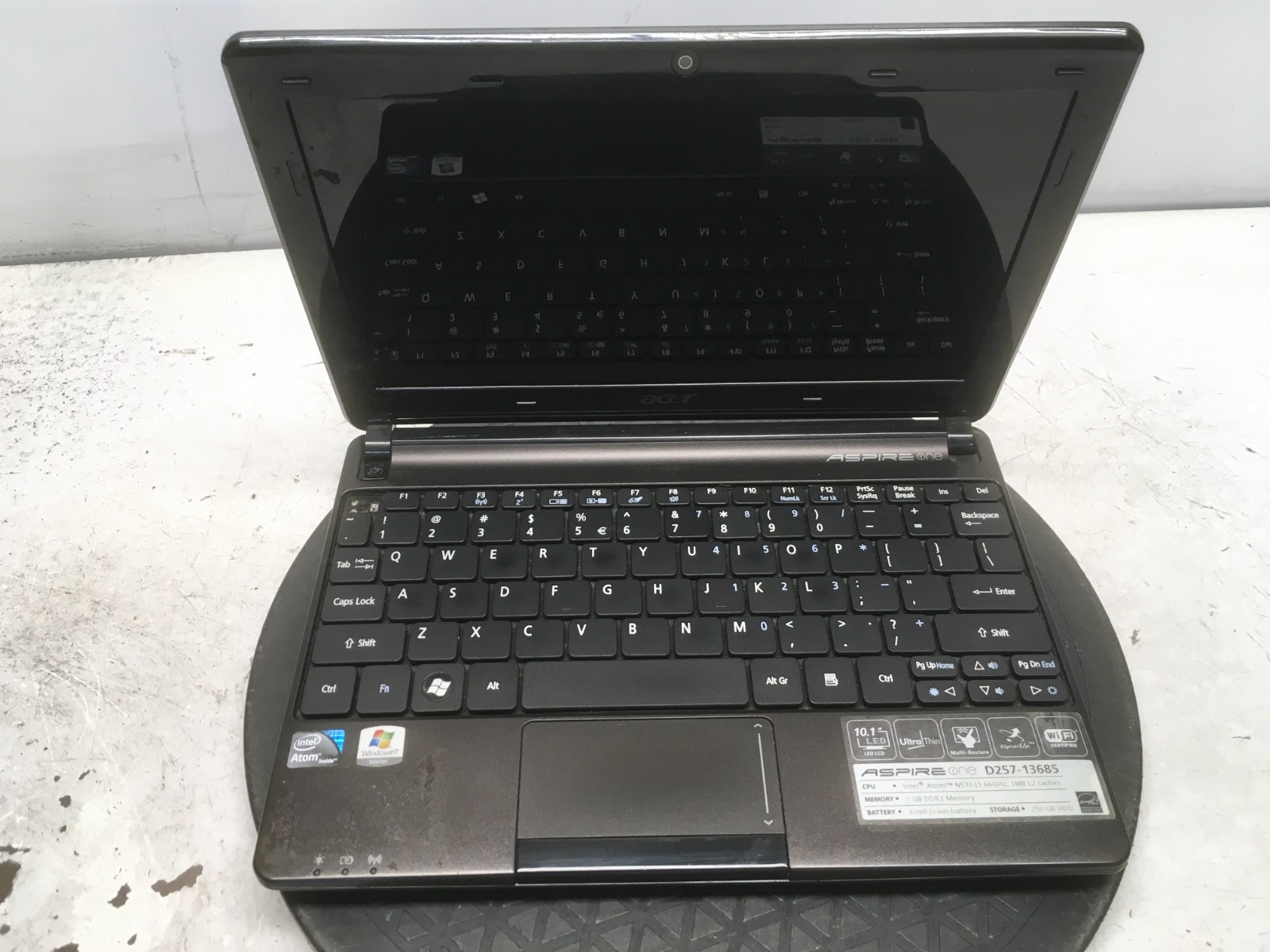 Acer Aspire One D257-13685 Intel Atom N570 1.66GHz 1 GB NO HDD No Batt