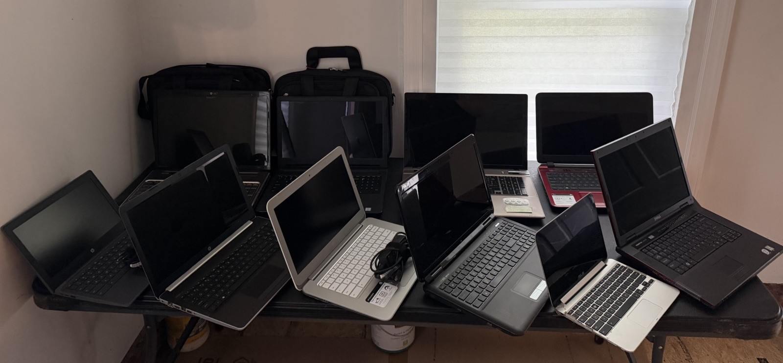 HUGE LOT OF  10 Laptops  (Dell, HP, Toshiba, ASUS) See Photos