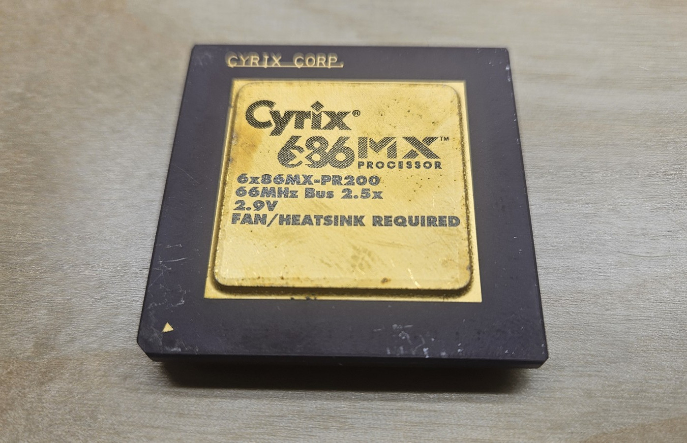 Retro Computer CPU Cyrix 6X86MX-PR200 - 66MHz Bus 2.5x 2.9V