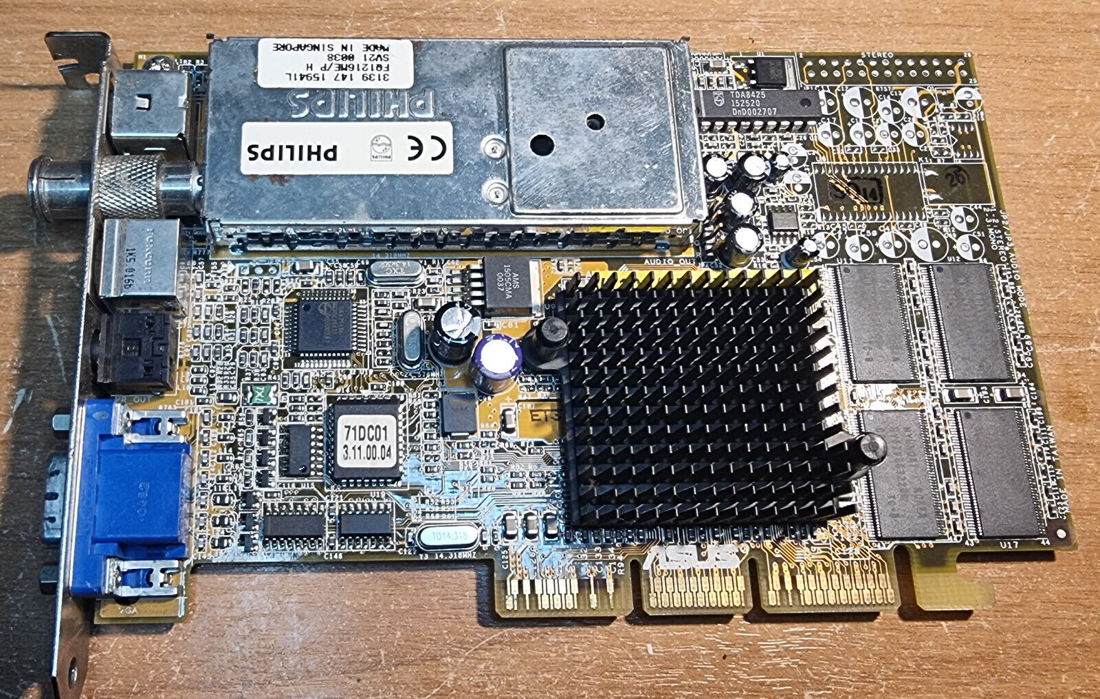 ASUS NVIDIA GeForce2 MX (V7100/DC/32/M/NU) 32MB AGP 4x/8x Graphics adapter