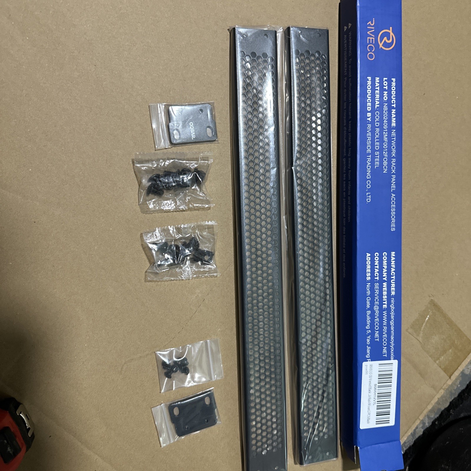 RIVECO 1U Vented Front Cover Panel 17-Inch Server&Network Mount 2 PCS Blk
