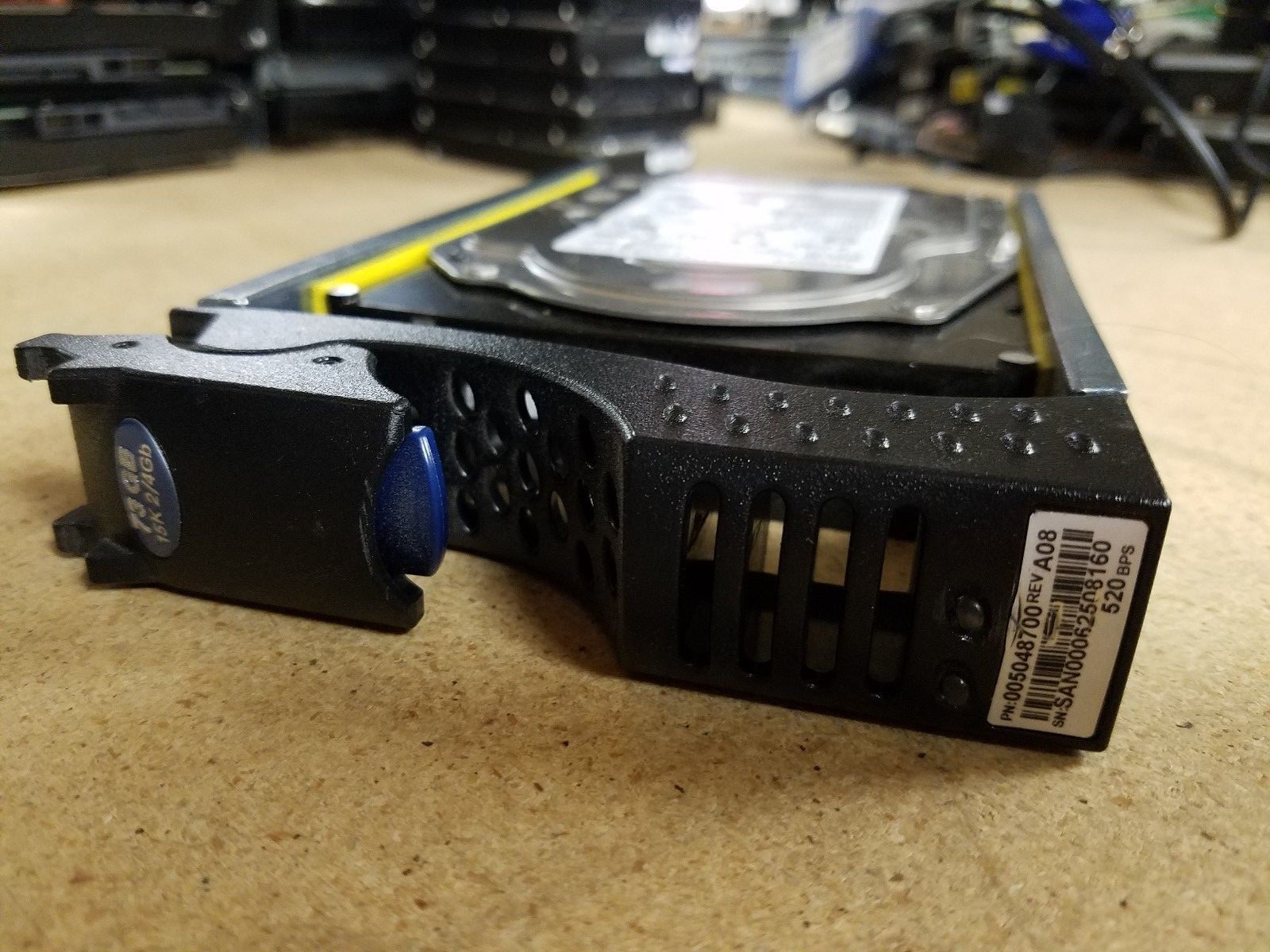 005048700 EMC CLARIION CX DRIVE and TRAY 73gb 15K HITACHI HUS151473VLF4E0