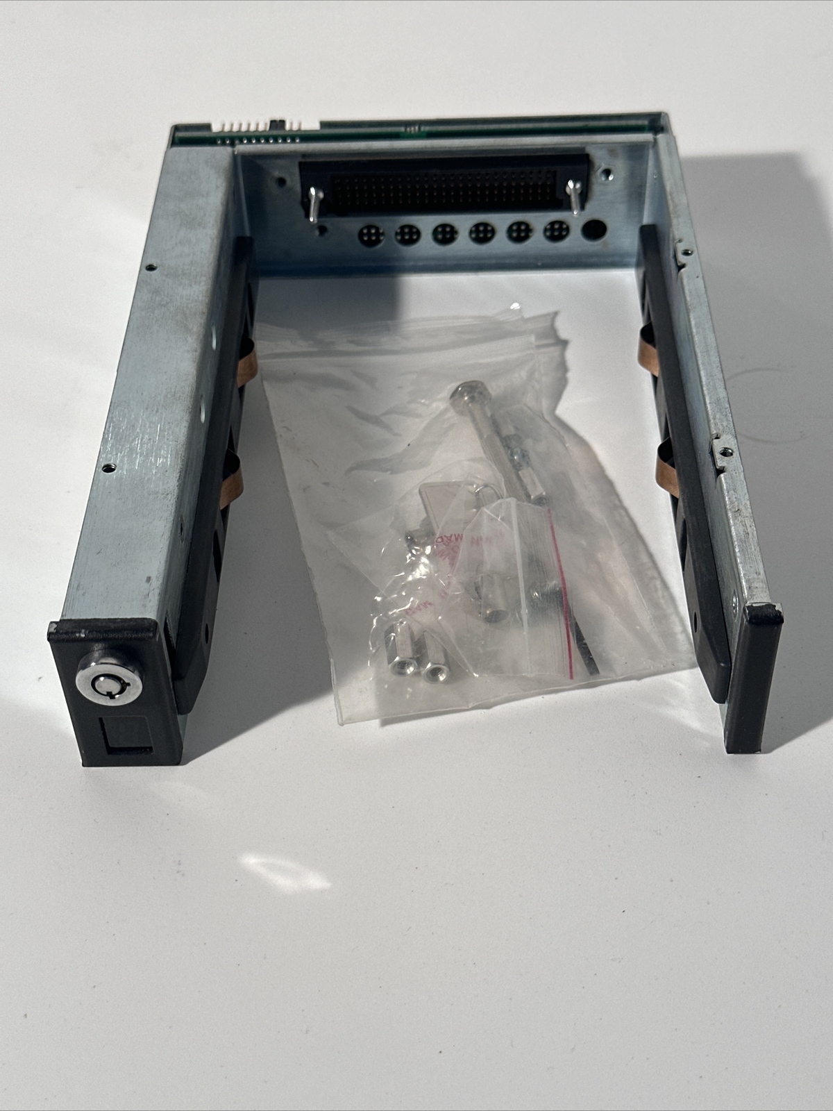 Kingston Storcase DE100i-RSWD/B 5.25"  16-bit Differential SCSI Frame K46754