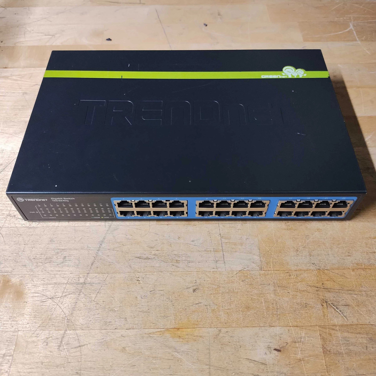 TRENDNET TEG-S240TX 24-PORT UNMANAGED GIGABIT ETHERNET SWITCH RACKMOUNT