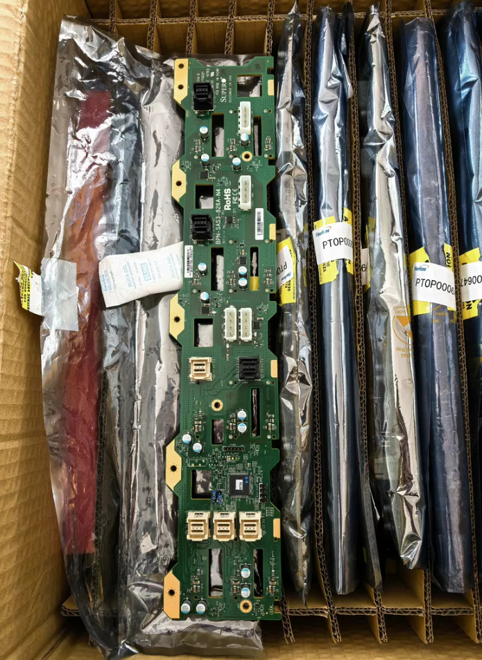 New 1pcs Supermicro 12 Port Expander Backplane NVME Backboard BPN-SAS3-826A-N4