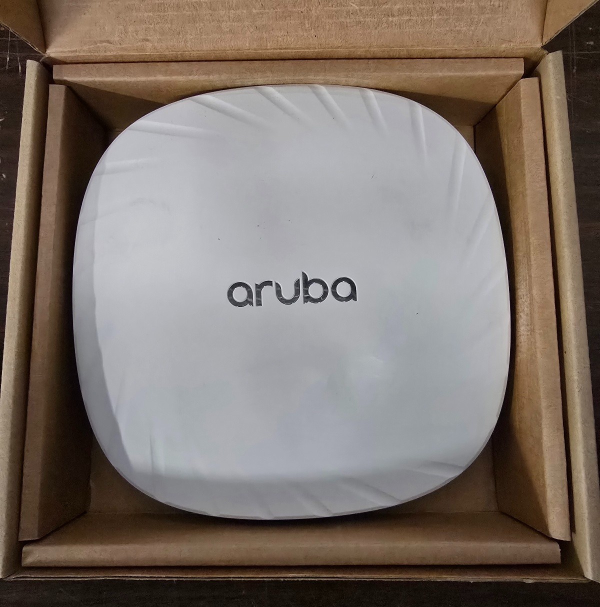 R2H29A: Unused HPE Aruba AP-505 Wi-Fi access point w/mounting bracket
