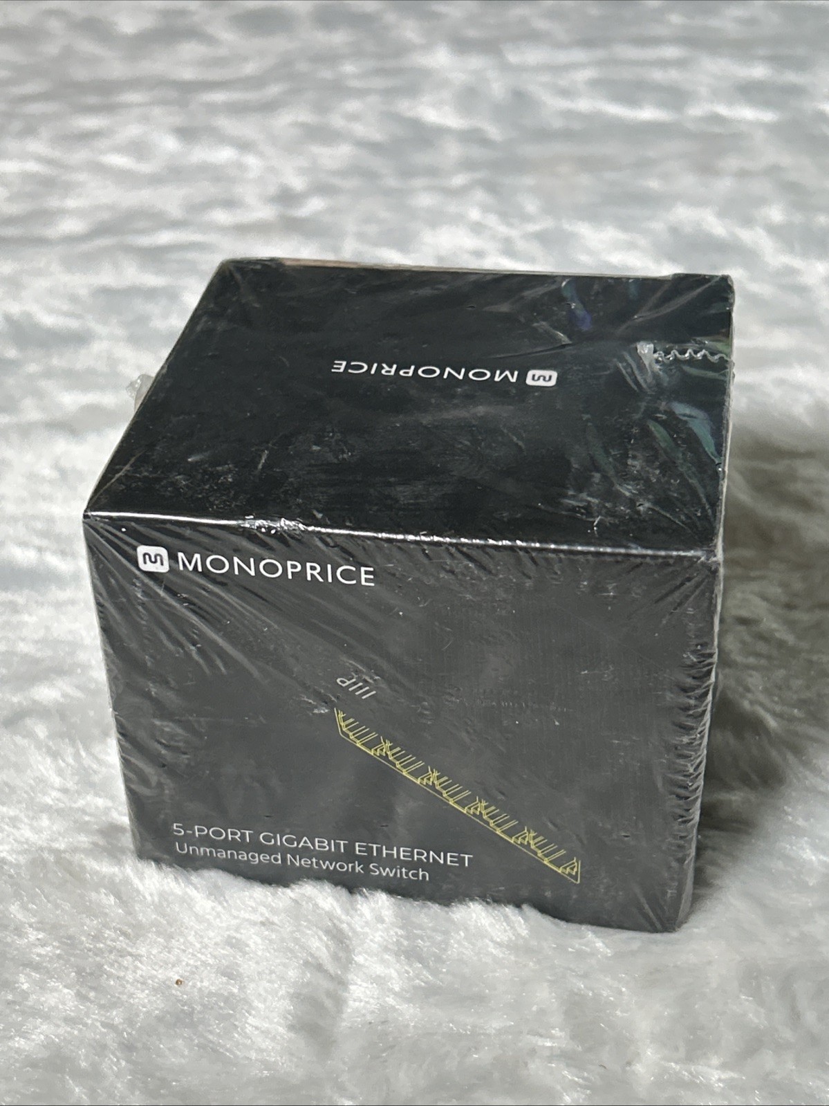 Monoprice 5-Port 10/100/1000Mbps Gigabit Ethernet Unmanaged Switch Network Hub